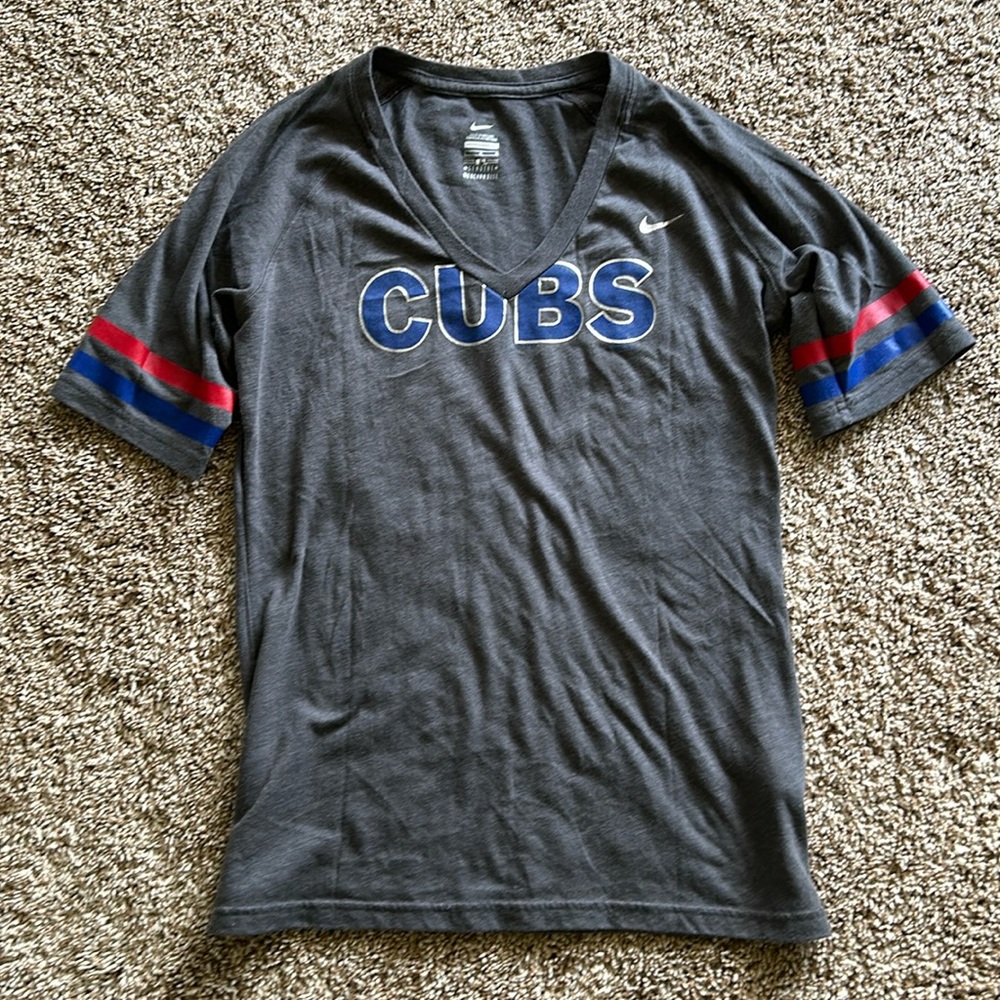Cubs Nike v-neck, size large